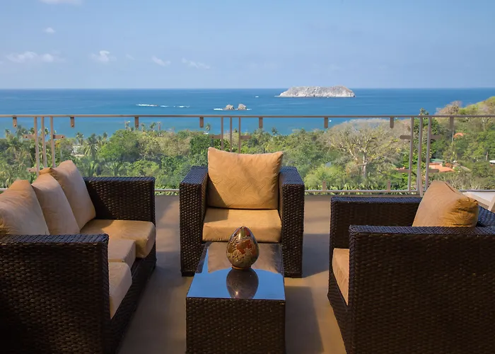 El Faro Containers Beach Hotel